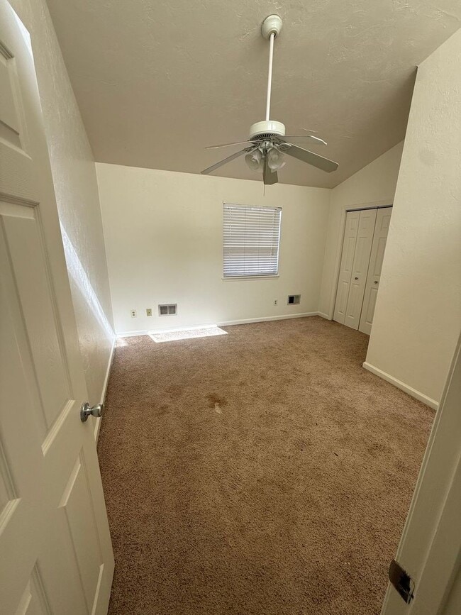 Building Photo - Sun-Filled 2/2 with Stainless Appliances & New Carpet