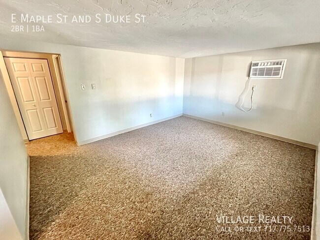 Building Photo - 461 E Maple St