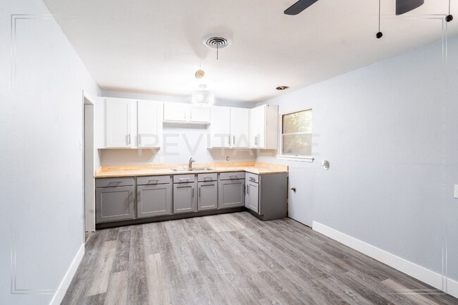 Building Photo - Updated 3 Bed / 1 Bath Ranch-Style Home