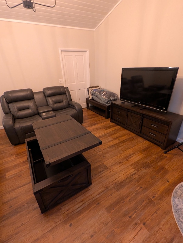 Building Photo - 8 Cedar Ln