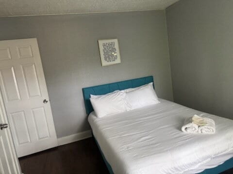 Building Photo - 2-Bedroom Duplex in Detroit's Heart – Comfort Meets Convenience!