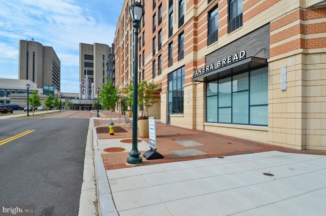 Building Photo - 501 Hungerford Dr