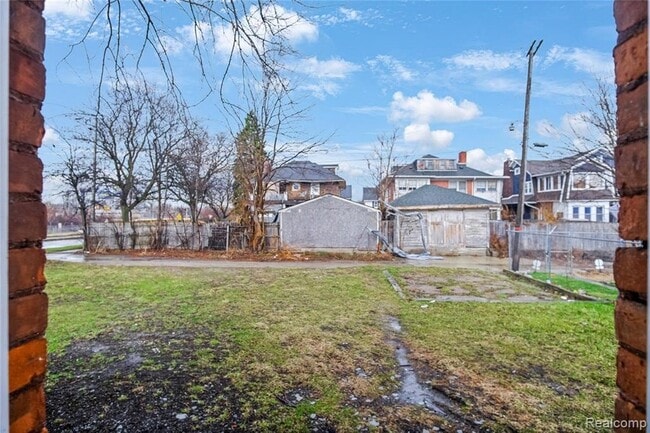 Building Photo - 900 Hazelwood St