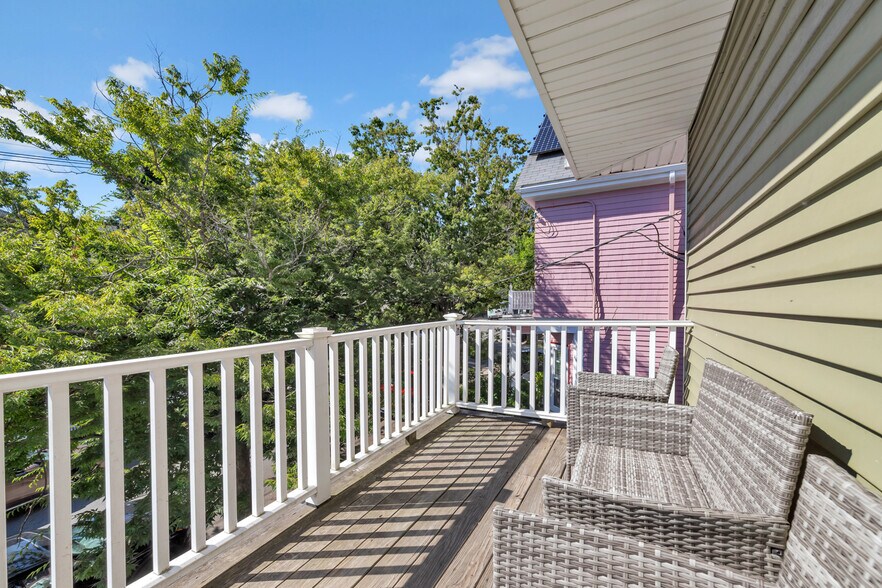 Building Photo - 31 Champney St