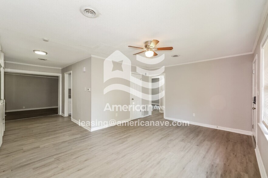 Building Photo - 7937 Park Ave