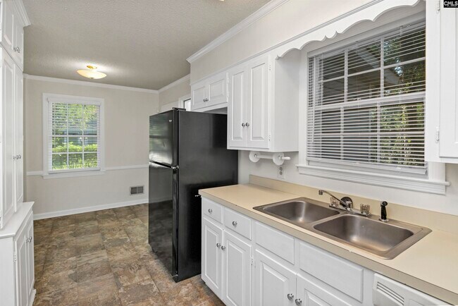 Building Photo - 1808 Lowder Dr