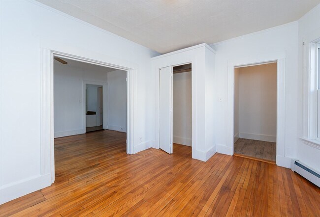 Building Photo - 26 Wilson St