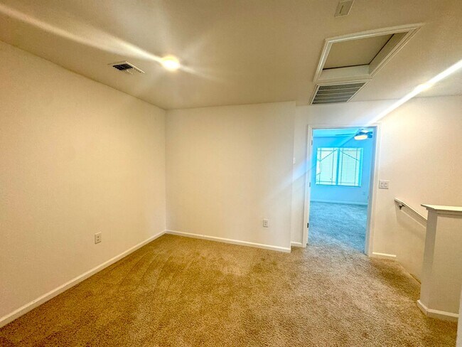 Building Photo - 401 Autumn Breeze Cir