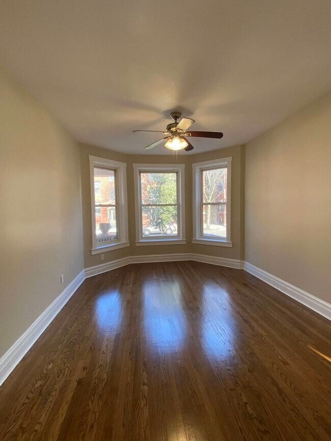 Building Photo - 3749 W Wrightwood Ave