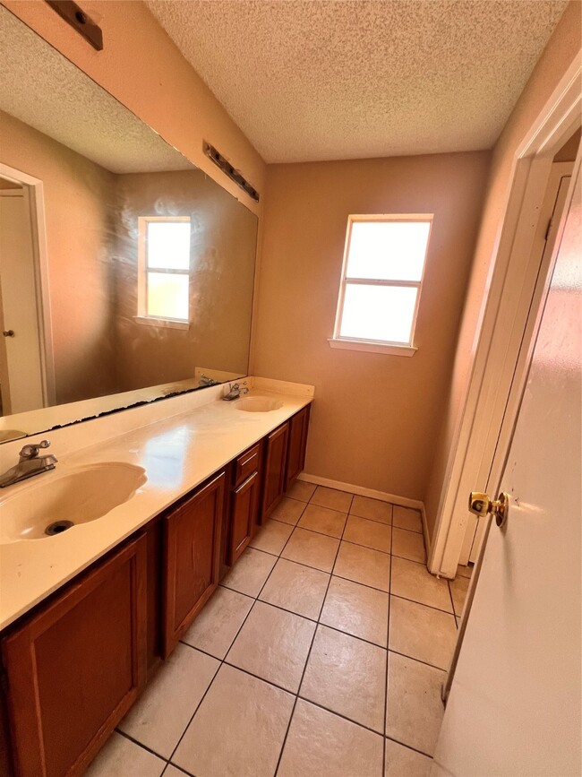 Building Photo - 6331 Pouter Dr