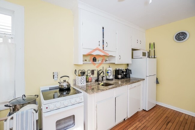 Building Photo - 1 bed / 1 bath ~ Fully Furnished