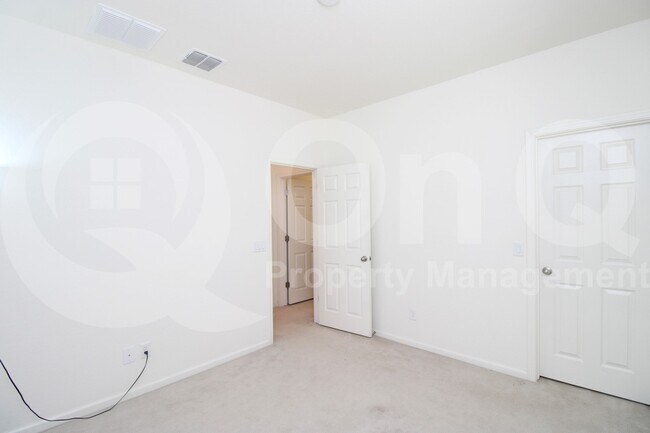 Building Photo - 5353 W Desert Hollow Dr