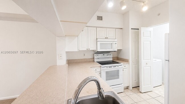 Building Photo - 17150 N Bay Rd