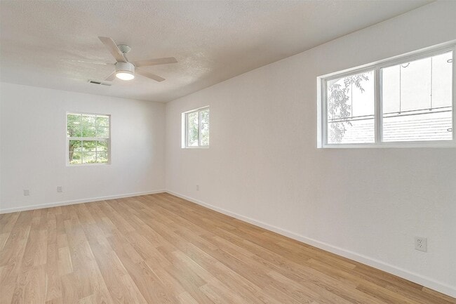 Building Photo - 1701 Larkspur Dr
