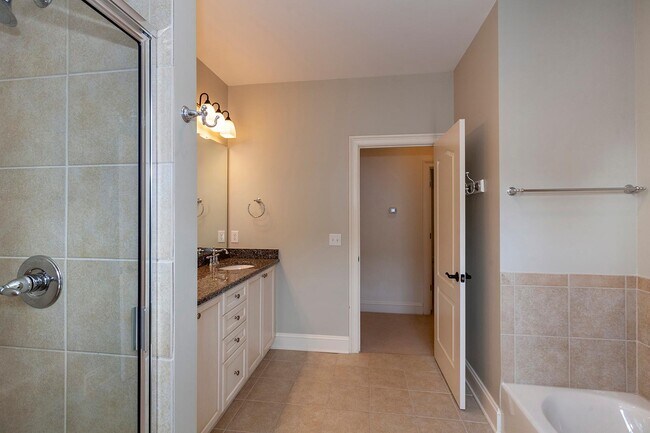 Building Photo - 8819 Provence Village Ln