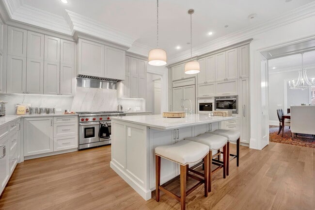 Building Photo - 103 W Chestnut St