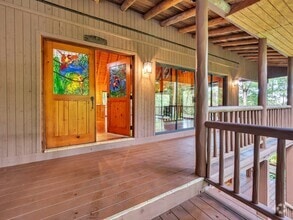 Building Photo - 3 bedrooms 2 bathroom with a large Loft fo...