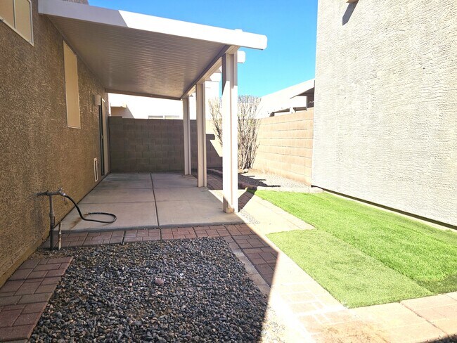 Building Photo - 2300 E Magma Rd