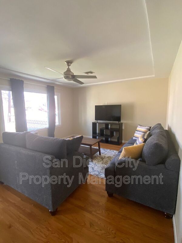 Building Photo - 5442 San Onofre Terrace