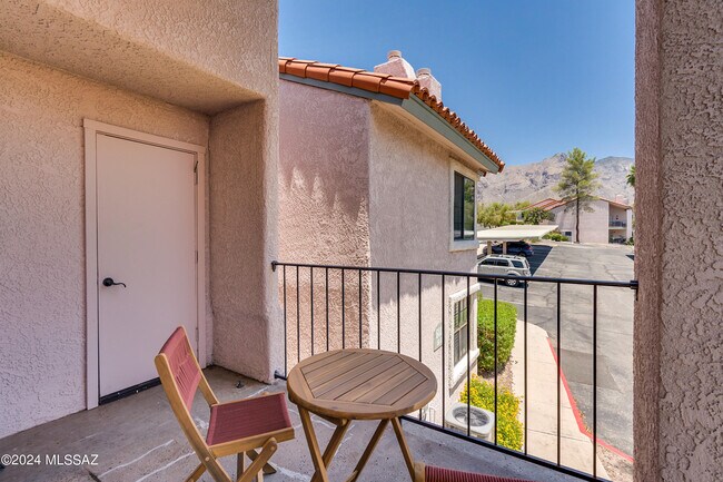 Building Photo - 6441 N Tierra De Las Catalinas