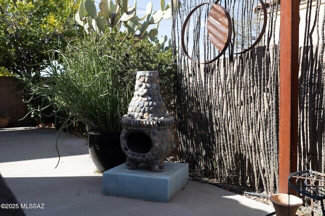 Building Photo - 1651 N Pima Ct