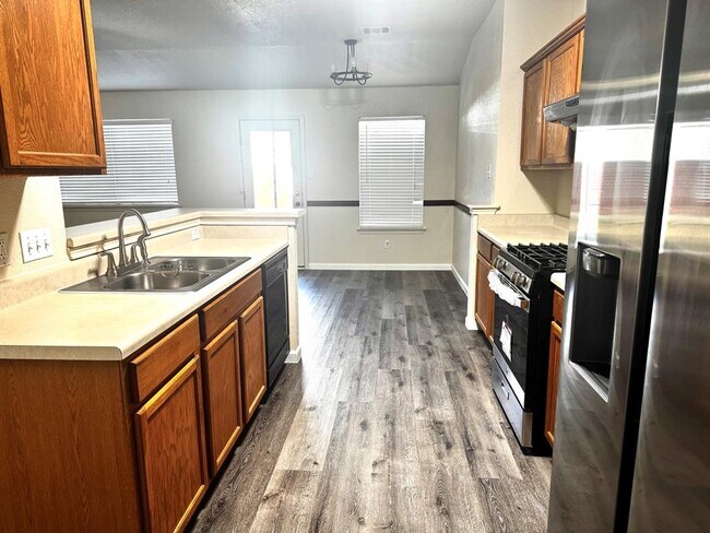 Building Photo - 1712 Darjeeling Dr