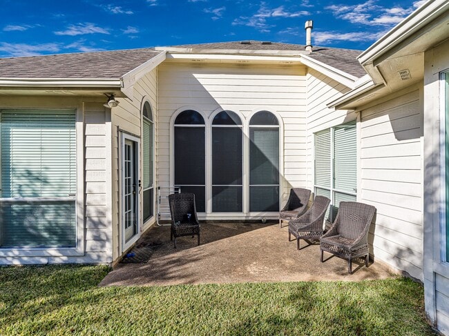 Building Photo - 3319 Shadowbark Dr