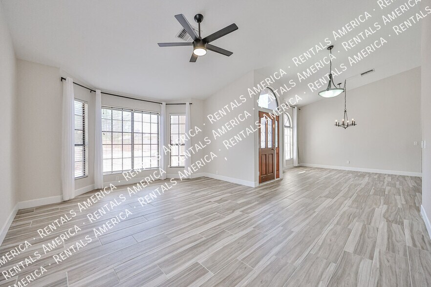 Building Photo - 3802 N Wintergreen Way