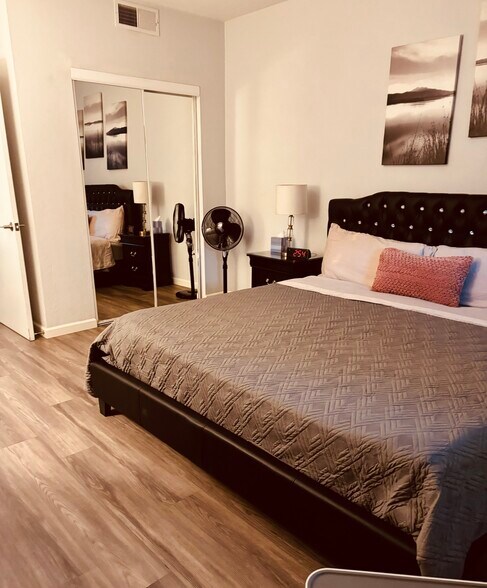Bedroom - 357 E Thomas Rd