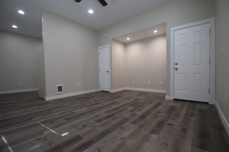 Building Photo - 527 Hillsdale St