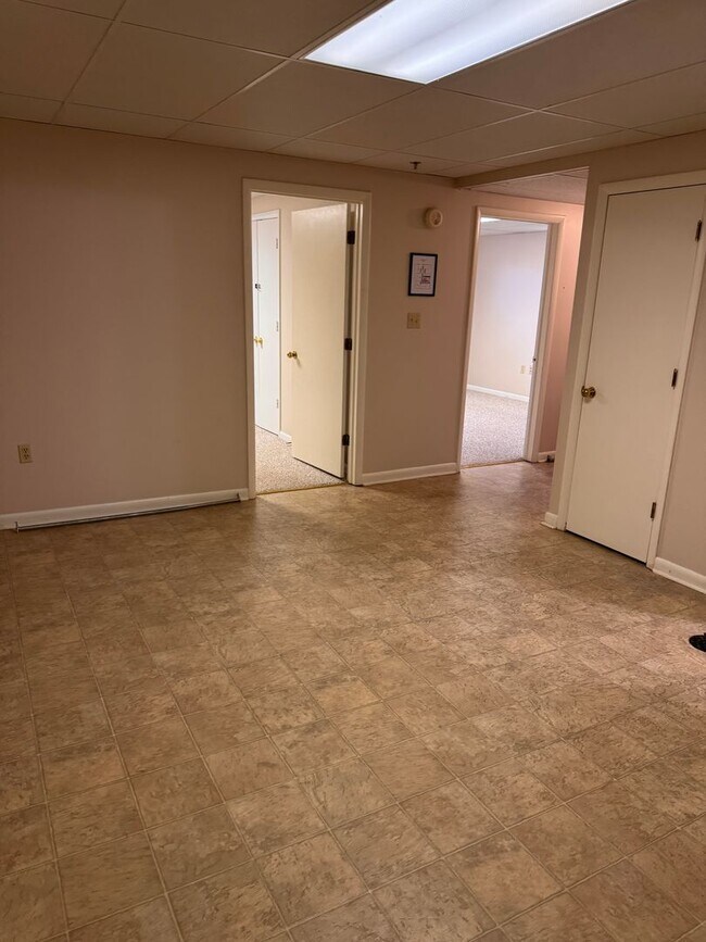Building Photo - 5 Bedroom || 3 Bathroom Home with All Util...