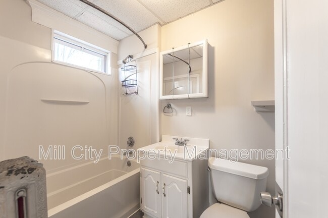 Building Photo - 261 Orange St