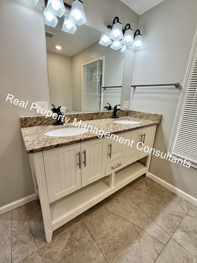 Building Photo - Stylishly Updated 3-Bedroom, 3-Bath Home –...