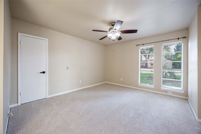 Building Photo - 2331 Ridgemont Dr