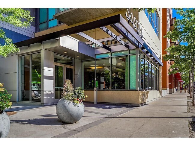 Building Photo - 929 Portland Ave