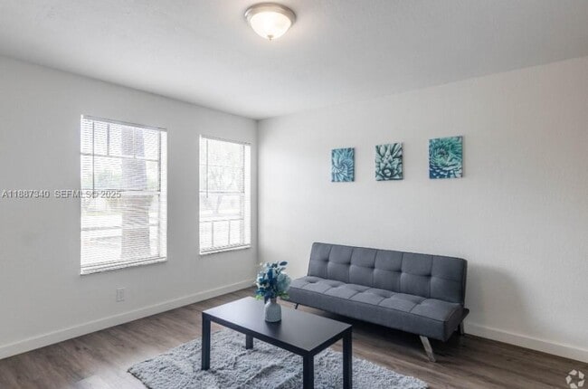 Building Photo - 2000 S Main St