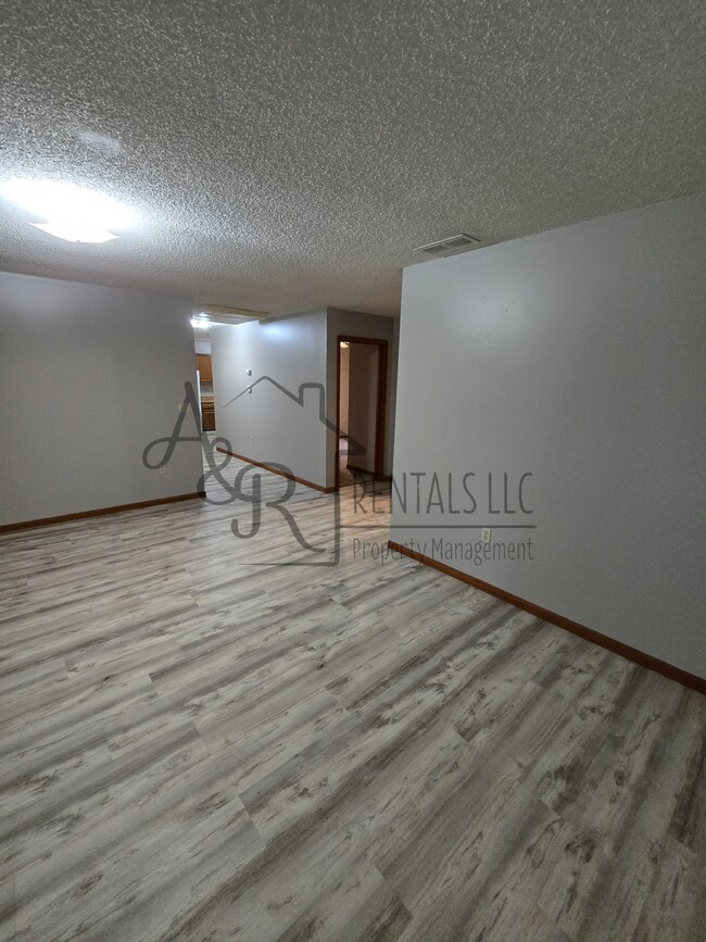 Building Photo - 215 W Forest St