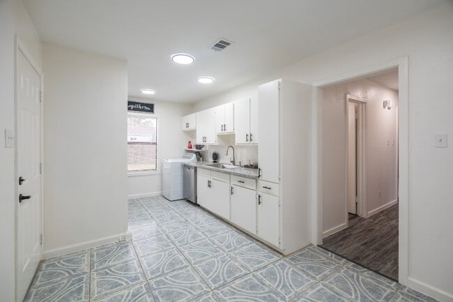 Building Photo - 4901 Richfield Ln