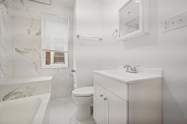 Building Photo - Gorgeous 4-Bedroom Townhome in West Philad...