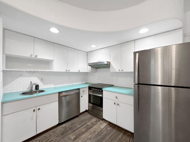 Building Photo - 901 Euclid Ave