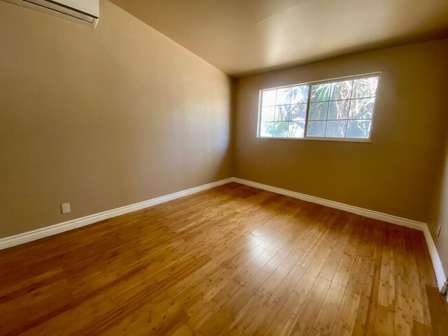 Building Photo - 536 Willow Ave