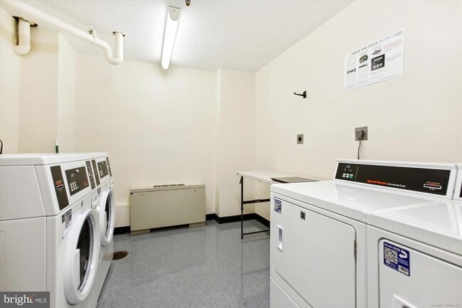 Building Photo - 801 S Pitt St