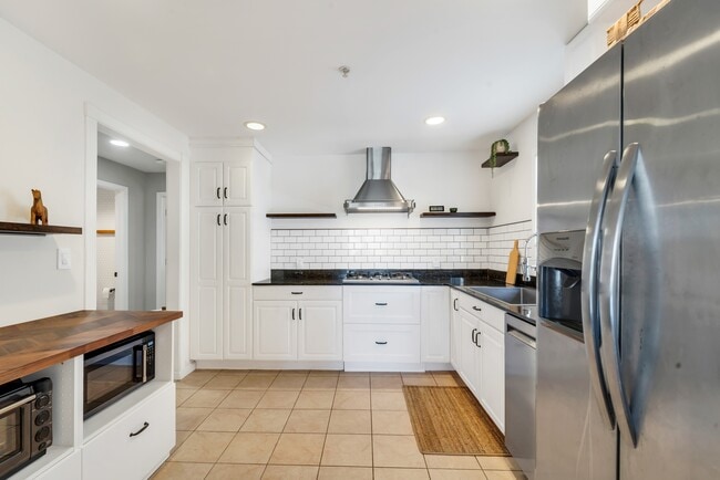 Building Photo - 15 Legend Hills Dr