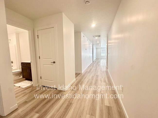 Building Photo - Rent special! Brand new 3 bedroom home ava...