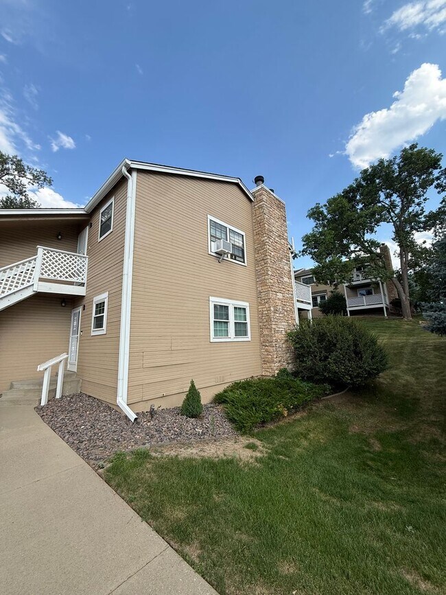 Building Photo - Spacious 2bd/2ba Condo- Lakewood CO, Available 7/10/26!
