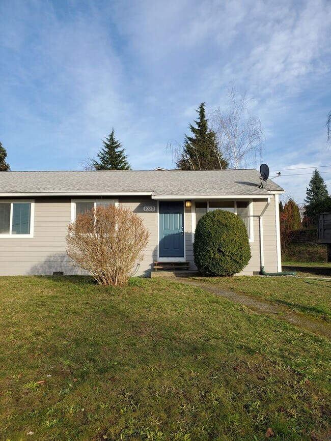 Building Photo - Charming 3 bedroom 1 bath Sheridan Park/Ma...