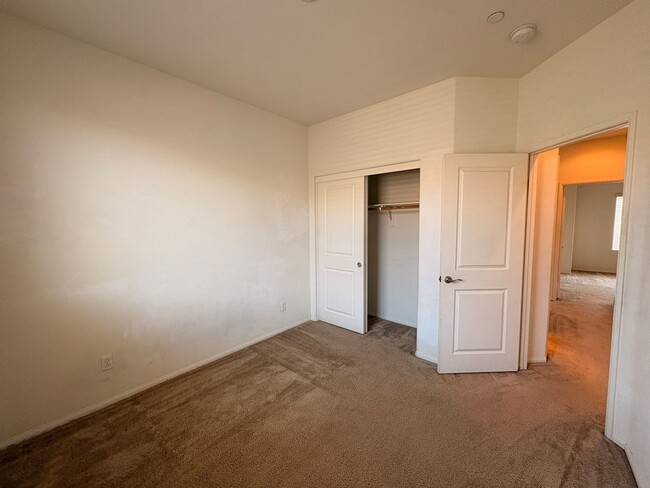 Building Photo - 3 Bed, 4 Bath in Eastvale!
