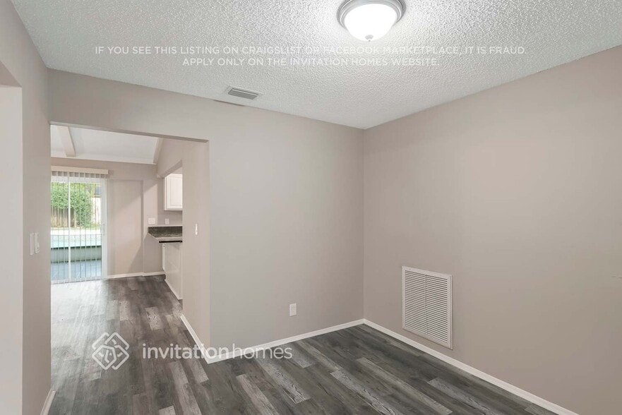 Building Photo - 933 Hillrise Dr