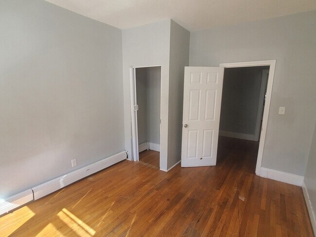 Building Photo - 76 Walnut Park