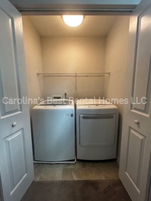 Building Photo - 148 Mariscat Pl